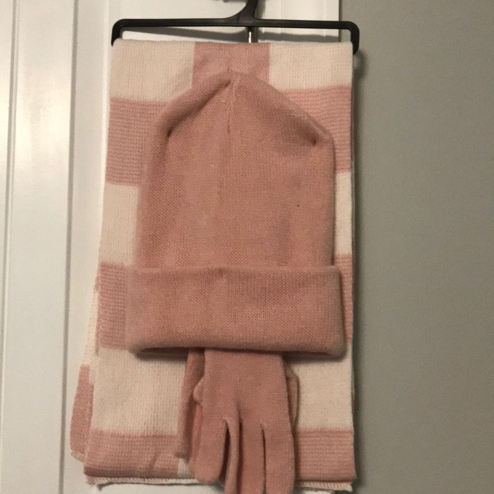 Scarf gloves and hat set